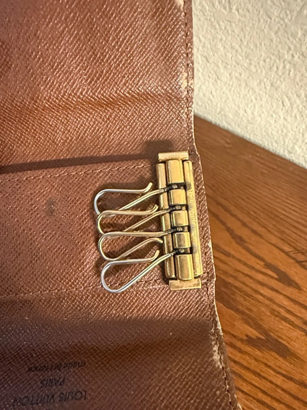 Authentic Louis Vuitton Monogram 4 Key Case Holder CT1116